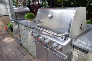 Outdoor Kitchen BBQ and Pizza Oven