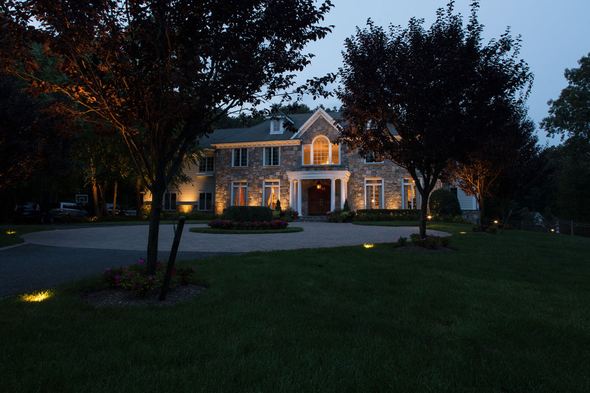 front yard landscape lighting by Horizon Landscape